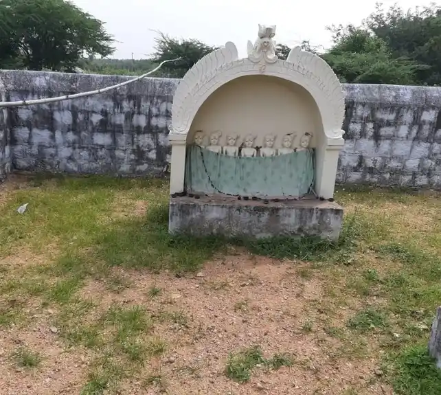 Arulmigu Kannimaar Temple, Kallupatti - 624708 அருள்மிகு கல்லுபட்டி கன்னிமார் திருக்கோயில், Kallupatti - 624708, Dindigul - Ancient Temple Architecture and History Image 2