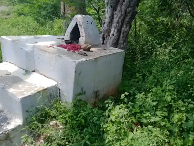 Arulmigu Kannimaar Temple, Kombaipatty - 624202 அருள்மிகு கன்னிமார் திருக்கோயில், Kombaipatty - 624202, Dindigul - Ancient Temple Architecture and History Image 2