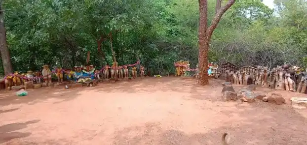 Arulmigu Kannimaar Temple, Kudakipatti - 624401 அருள்மிகு கன்னிமார் திருக்கோயில், Kudakipatti - 624401, Dindigul - Ancient Temple Architecture and History Image 4