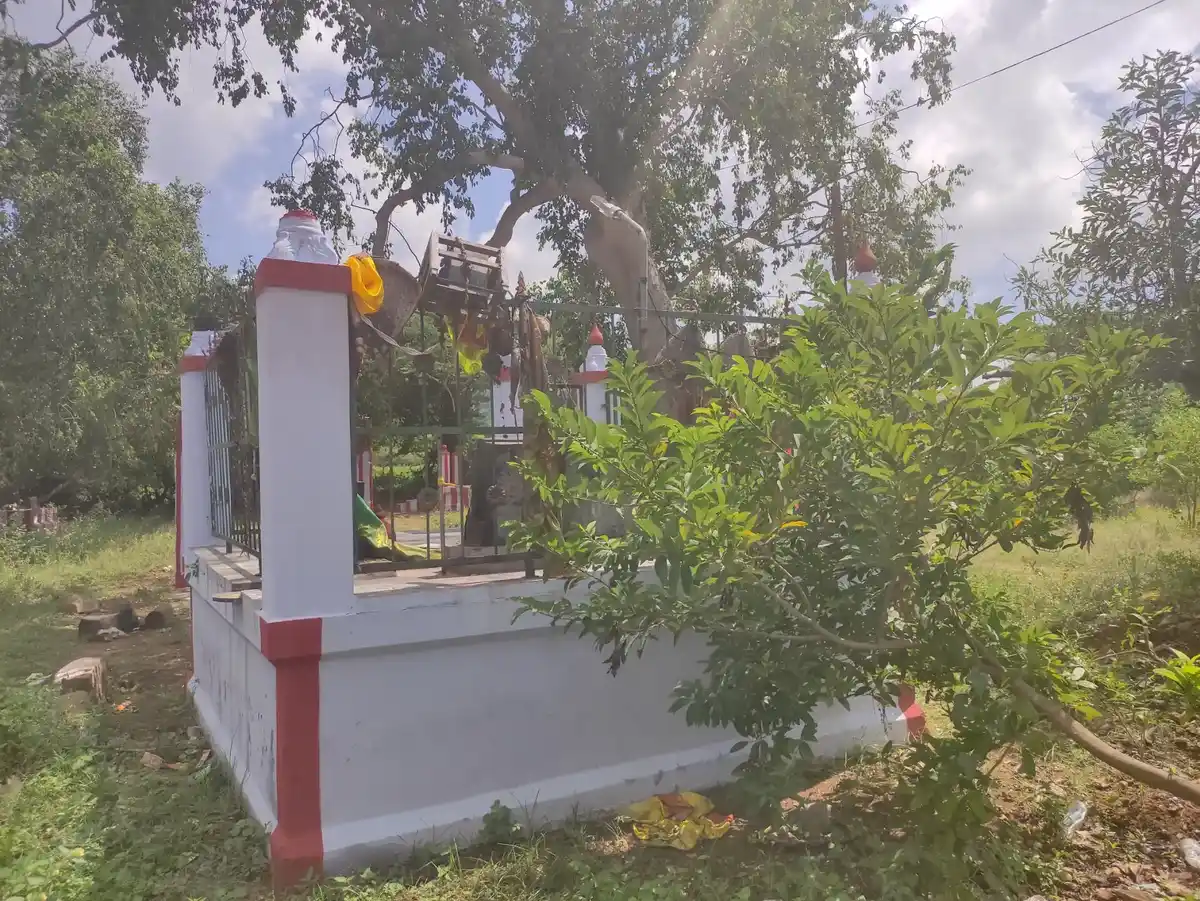 Arulmigu Kannimaar Temple, Malayagoundenpatty - 624201 அருள்மிகு கன்னிமார் திருக்கோயில், Malayagoundenpatty - 624201, Dindigul - Ancient Temple Architecture and History Image 4