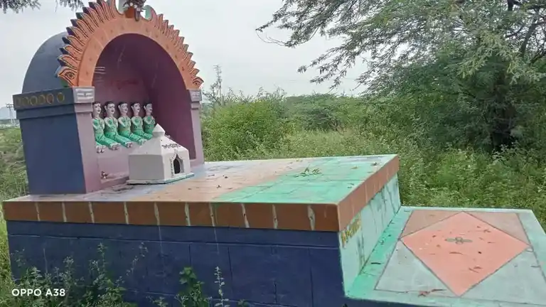 Arulmigu Kannimaar Temple, Pommanakotai - 624714 அருள்மிகு கன்னிமார் திருக்கோயில், Pommanakotai - 624714, Dindigul - Ancient Temple Architecture and History Image 5