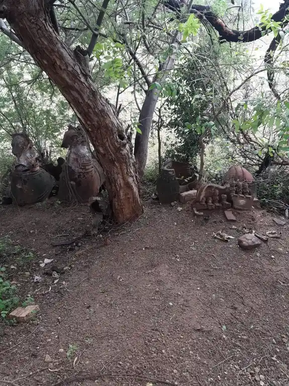 Arulmigu Kannimaar Temple, Vajraservaikaranpatti - 624620 அருள்மிகு கன்னிமார் கோயில், Vajraservaikaranpatti - 624620, Dindigul - Ancient Temple Architecture and History Image 4