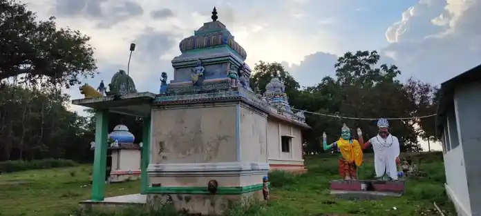 Arulmigu Kannimar Madhuraiveerasamy Temple, Enungoor - 639110 அருள்மிகு கன்னிமார் மதுரைவீரசாமி திருக்கோயில், Enungoor - 639110, Karur - Ancient Temple Architecture and History Image 3