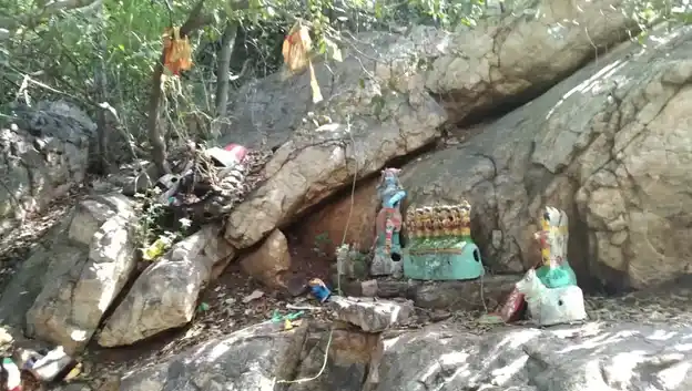 Arulmigu Kannimar Temple, Kuruvithurai - 625218 அருள்மிகு கன்னிமார் திருக்கோயில், Kuruvithurai - 625218, Madurai - Ancient Temple Architecture and History Image 3