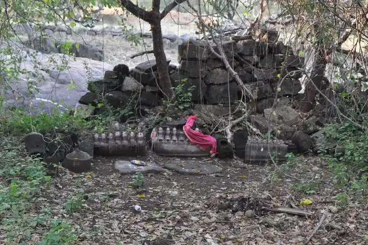 Arulmigu Kannimar Temple, Nachipalayam, Kodanthoor - 639206 அருள்மிகு கன்னிமார் திருக்கோயில், Nachipalayam, Kodanthoor - 639206, Karur - Ancient Temple Architecture and History Image 4