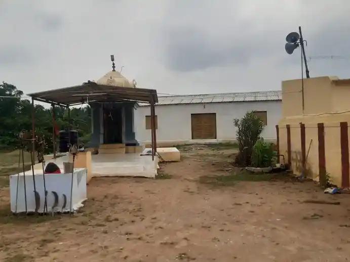 Arulmigu Kannimar Temple, Uppuplayam, Vellakoil - 638111 அருள்மிகு கன்னிமார், கருப்பண்ணசாமி திருக்கோயில், உப்புப்பாளையம், வெள்ளகோவில் - 638111, Tiruppur - Ancient Temple Architecture and History Image 4