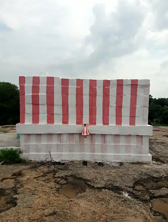 Arulmigu Kannimar Temple, Vavidaimaruthur - 625501 அருள்மிகு கன்னிமார் திருக்கோயில், Vavidaimaruthur - 625501, Madurai - Ancient Temple Architecture and History Image 2