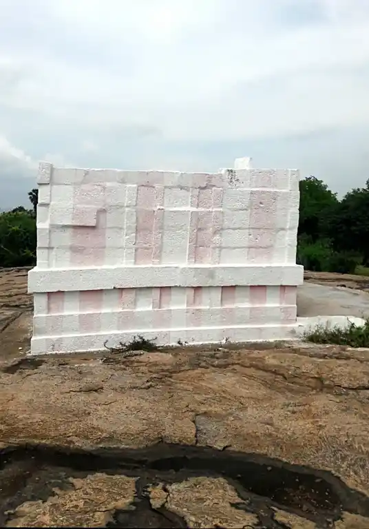 Arulmigu Kannimar Temple, Vavidaimaruthur - 625501 அருள்மிகு கன்னிமார் திருக்கோயில், Vavidaimaruthur - 625501, Madurai - Ancient Temple Architecture and History Image 4