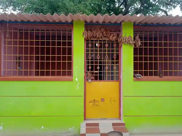 Arulmigu Karaga Selliyamman Temple, Gumbarahalli - 635123 அருள்மிகு கரக செல்லியம்மன் திருக்கோயில், Gumbarahalli - 635123, Dharmapuri - Ancient Temple Architecture and History Image 4