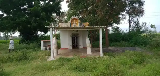 Arulmigu Karaga Selliyamman Temple, V Mutthur - 635808 அருள்மிகு தேடுகரகம் திருக்கோயில், V Mutthur - 635808, Dharmapuri - Ancient Temple Architecture and History Image 4