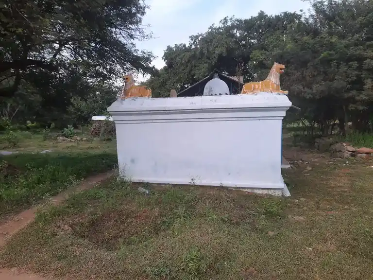 Arulmigu Karagaselliamman Temple, Chinnapangunatham - 636803 அருள்மிகு கரக செல்லியம்மன் திருக்கோயில், Chinnapangunatham - 636803, Dharmapuri - Ancient Temple Architecture and History Image 4