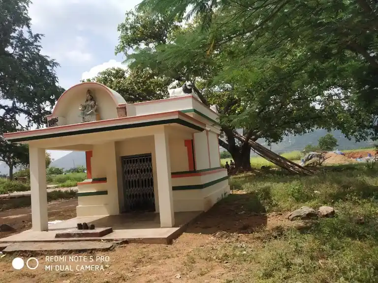 Arulmigu Karagaselliyamman Temple, Panaikulam - 636809 அருள்மிகு கரக செல்லியம்மன், திம்மராயசுவாமி திருக்கோயில், பனைக்குளம் - 636809, Dharmapuri - Ancient Temple Architecture and History Image 3
