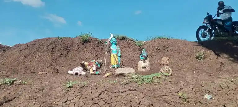 Arulmigu Karaiadi Ayyanar Temple, Vandari - 625705