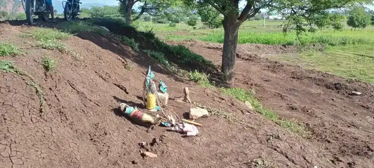 Arulmigu Karaiadi Ayyanar Temple, Vandari - 625705 அருள்மிகு கரையடி அய்யனார் திருக்கோயில், Vandari - 625705, Madurai - Ancient Temple Architecture and History Image 3