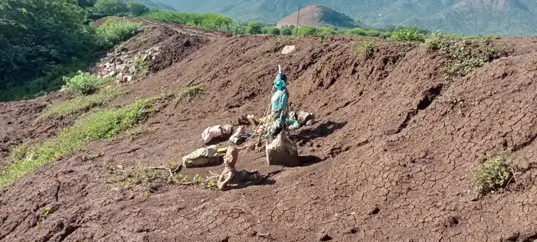 Arulmigu Karaiadi Ayyanar Temple, Vandari - 625705 அருள்மிகு கரையடி அய்யனார் திருக்கோயில், Vandari - 625705, Madurai - Ancient Temple Architecture and History Image 4