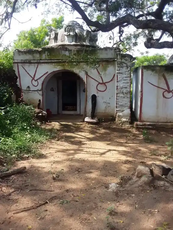 Arulmigu Karaikannimaar Temple, Balasamudaram - 624610 அருள்மிகு கரைகன்னிமார் திருக்கோயில், Balasamudaram - 624610, Dindigul - Ancient Temple Architecture and History Image 3