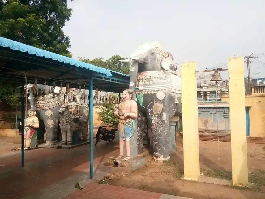 Arulmigu Karaimel Alagar Ayyanar Temple, Rajagiri - 614207 அருள்மிகு கரைமேல் அழகர் மற்றும் அய்யனார் திருக்கோயில், Rajagiri - 614207, Thanjavur - Ancient Temple Architecture and History Image 4