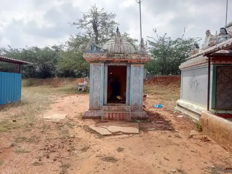 Arulmigu Karaimel Ayyanar Temple, Sengalur - 622502 அருள்மிகு கரைமேல் அய்யனார் திருக்கோயில், செங்களூர் - 622502, Pudukkottai - Ancient Temple Architecture and History Image 2