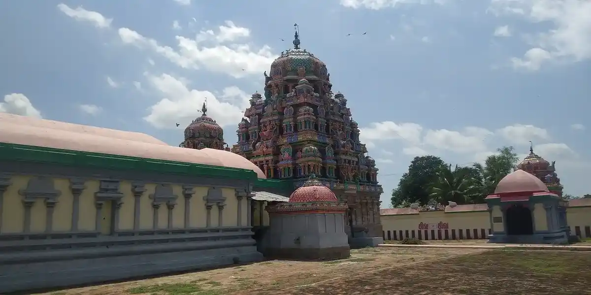 Arulmigu Karaiveranatha Swamy Temple, Karaiveeram - 610104 அருள்மிகு கரைவீரநாதசாமி திருக்கோயில், கரைவீரம் - 610104, Thiruvarur - Ancient Temple Architecture and History Image 4