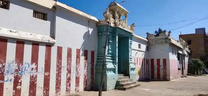 Arulmigu Karaiyaravitta Padaleeswarar Temple, Kumarakuppam - 605108 Temple