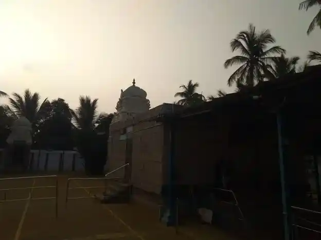 Arulmigu Karanaperumal Temple, Venkitapuram, Sulur - 641062 Arulmigu Karanaperumal Temple, Venkitapuram, Sulur - 641062, Coimbatore - Ancient Temple Architecture and History Image 2