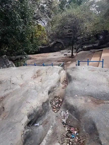 Arulmigu Karandhamalai Kannimaar Temple, Uluppakudi - 624401 அருள்மிகு கரந்தமலை கன்னிமார் கோயில், Uluppakudi - 624401, Dindigul - Ancient Temple Architecture and History Image 4