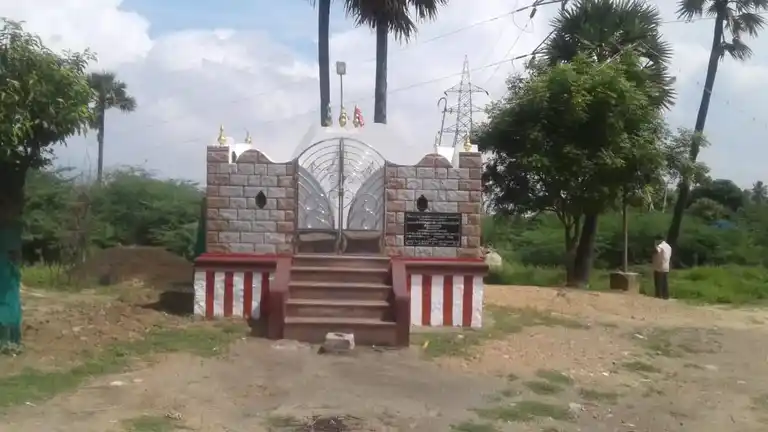 Arulmigu Karanthamalai Ayyanar Temple, Vandiur - 625020 அருள்மிகு கரந்தமலை அய்யனார் கோயில், Vandiur - 625020, Madurai - Ancient Temple Architecture and History Image 4