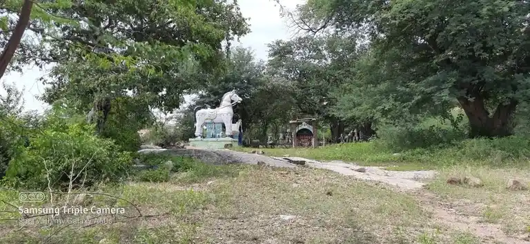 Arulmigu Karattukannimaar And Tharathinayakkanpatti Kannimaar Temple, Karattupatty - 624802