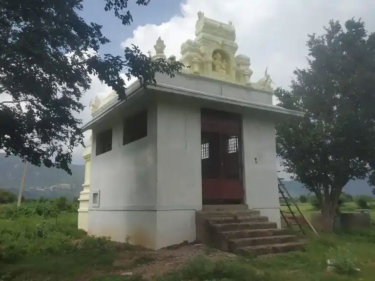 Arulmigu Kareyavandiamman Temple, Mallapuram - 625535 அருள்மிகு கரிய வண்டியம்மன் திருக்கோயில், Mallapuram - 625535, Madurai - Ancient Temple Architecture and History Image 4