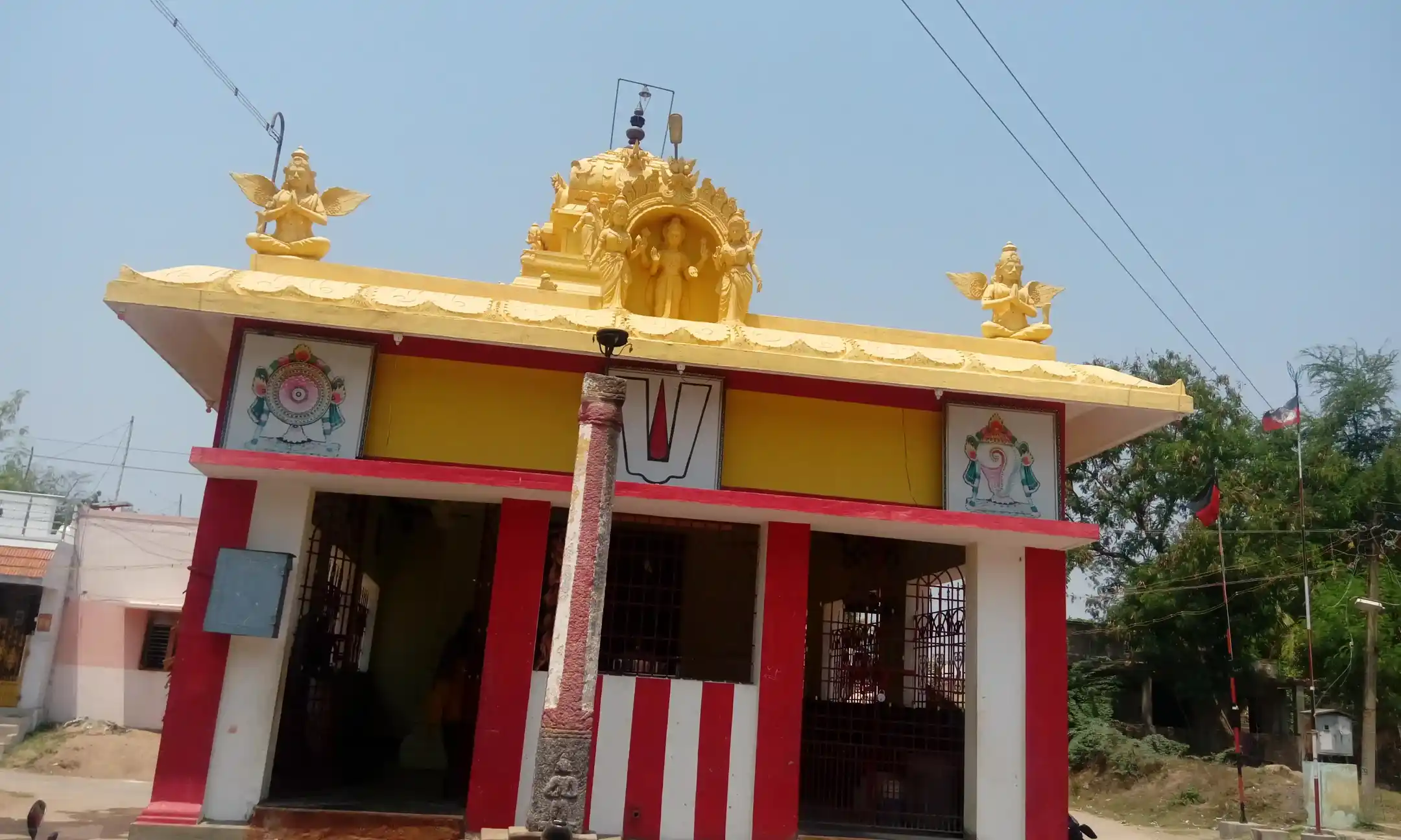 Arulmigu Kari Varatharaja Perumal Temple, Mel Kavanur - 632209 அருள்மிகு கரிவரதராஜப்பெருமாள் திருக்கோயில், மேல்காவணூர் - 632209, Vellore - Ancient Temple Architecture and History Image 4
