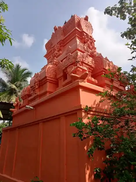 Arulmigu Kariamanicka Perumal Temple, Inside The Village, Sathari - 602001 அருள்மிகு கரிய மாணிக்கப்பெருமாள் திருக்கோயில், Inside The Village, Sathari - 602001, Tiruvallur - Ancient Temple Architecture and History Image 2