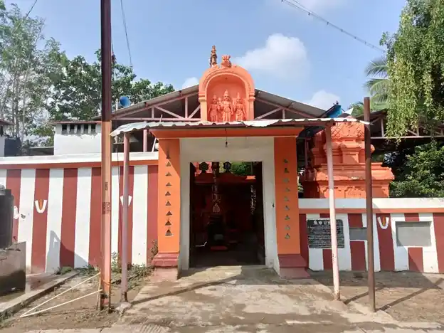 Arulmigu Kariamanicka Perumal Temple, Inside The Village, Sathari - 602001 அருள்மிகு கரிய மாணிக்கப்பெருமாள் திருக்கோயில், Inside The Village, Sathari - 602001, Tiruvallur - Ancient Temple Architecture and History Image 3