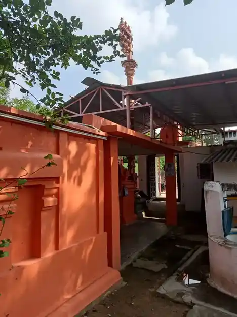 Arulmigu Kariamanicka Perumal Temple, Inside The Village, Sathari - 602001 அருள்மிகு கரிய மாணிக்கப்பெருமாள் திருக்கோயில், Inside The Village, Sathari - 602001, Tiruvallur - Ancient Temple Architecture and History Image 5