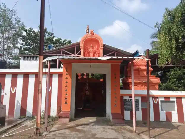 Arulmigu Kariamanicka Perumal Temple, Inside The Village, Sathari - 602001 அருள்மிகு கரிய மாணிக்கப்பெருமாள் திருக்கோயில், Inside The Village, Sathari - 602001, Tiruvallur - Ancient Temple Architecture and History Image 6