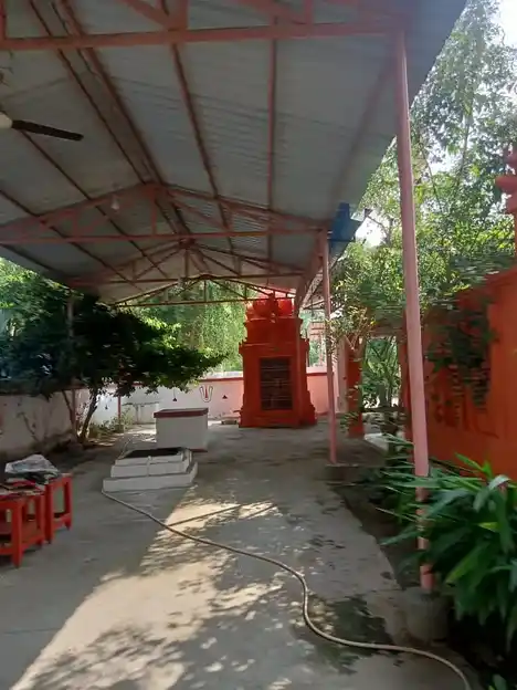 Arulmigu Kariamanicka Perumal Temple, Inside The Village, Sathari - 602001 அருள்மிகு கரிய மாணிக்கப்பெருமாள் திருக்கோயில், Inside The Village, Sathari - 602001, Tiruvallur - Ancient Temple Architecture and History Image 7