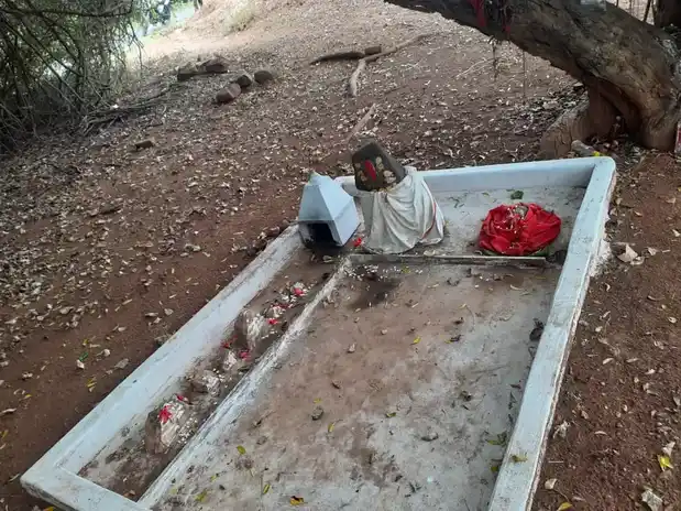 Arulmigu Kariaperumal Temple, Avalpundurai - 638115 அருள்மிகு கரியபெருமாள் திருக்கோயில், Avalpundurai - 638115, Erode - Ancient Temple Architecture and History Image 4