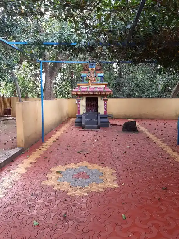 Arulmigu Karikottu Kandansastha Temple, Theruvukadai, Thozhicode - 629157 அருள்மிகு காரிகோட்டு கண்டன் சாஸ்தா திருக்கோயில், Theruvukadai, Thozhicode - 629157, Kanyakumari - Ancient Temple Architecture and History Image 4