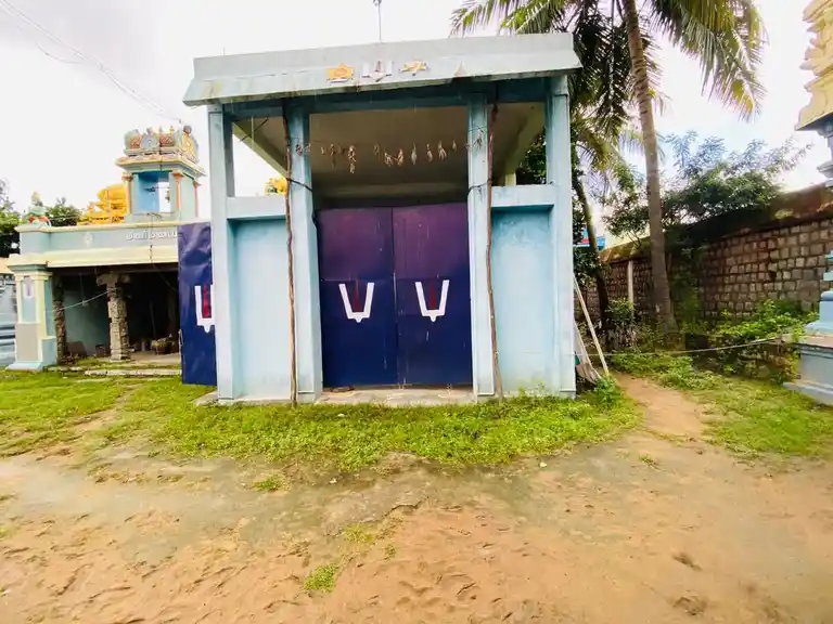 Arulmigu Karikrishna Perumal Temple, Thiruvayarpadi - 601204 அருள்மிகு கரிகிருஷ்ணப்பெருமாள் திருக்கோயில், திருவாயர்பாடி - 601204, Tiruvallur - Ancient Temple Architecture and History Image 3