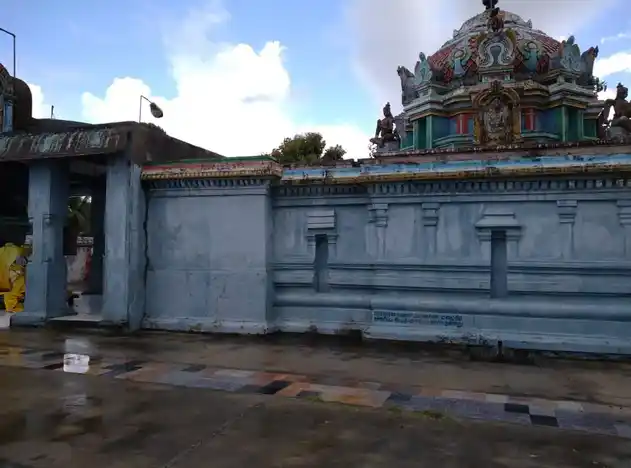 Arulmigu Karikrishnaperumal Temple, Perumbedu - 601204 அருள்மிகு கரிகிருஷ்ணப்பெருமாள்&amp;nbsp; திருக்கோயில், பெரும்பேடு - 601204, Tiruvallur - Ancient Temple Architecture and History Image 2
