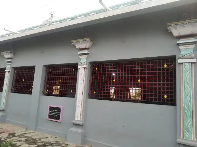 Arulmigu Karimana Sadarayeswarar Temple, Near River, Pazhaverkadu - 601205 அருள்மிகு கரிமணல் சடராயேஸ்வரர் திருக்கோயில், Near River, Pazhaverkadu - 601205, Tiruvallur - Ancient Temple Architecture and History Image 3