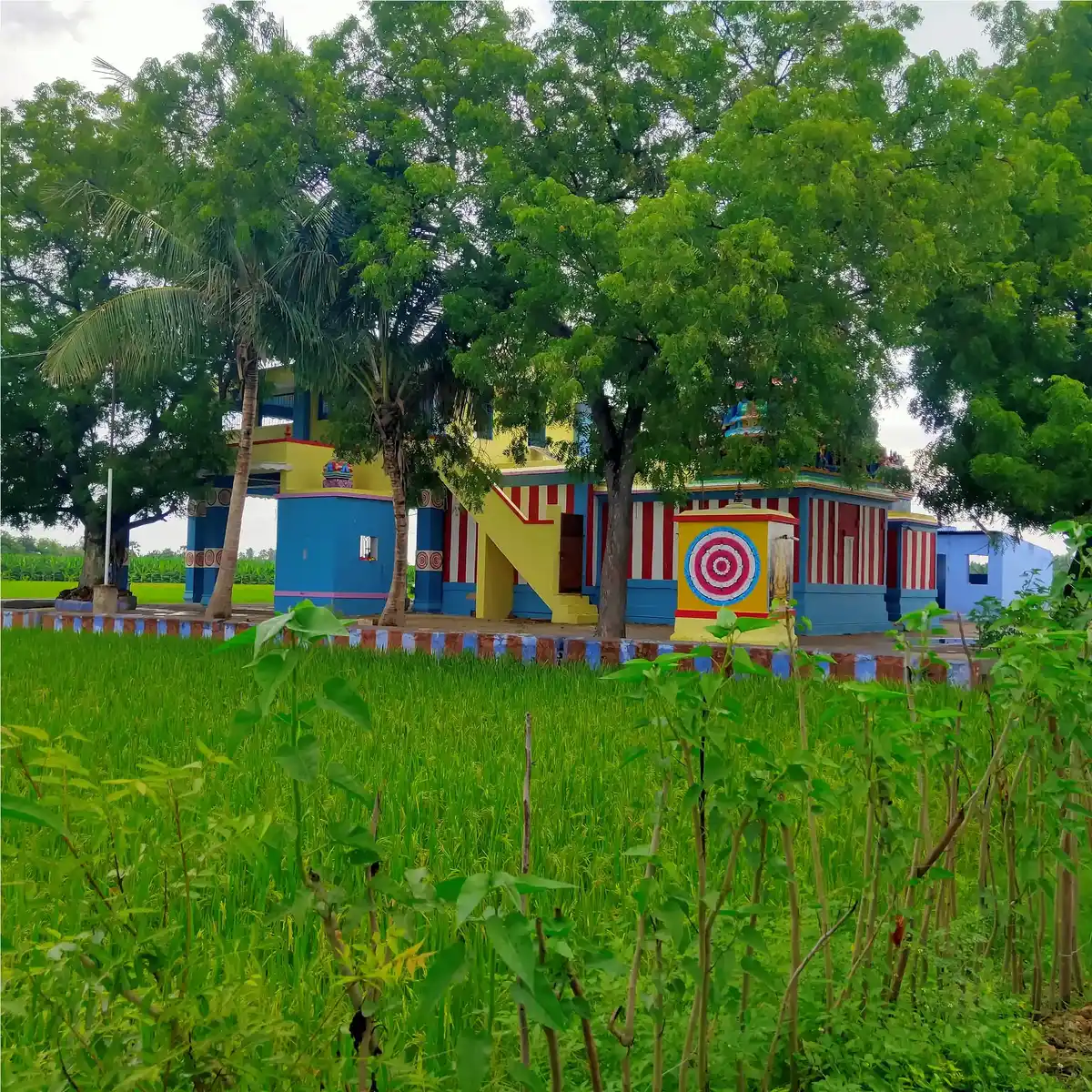 Arulmigu Karisoolntha Nangai Amman Temple, Karisoolnthamangalam - 627453 அருள்மிகு கரிசூழ்ந்தநங்கையம்மன் திருக்கோயில், கரிசூழ்ந்தமங்கலம் - 627453, Tirunelveli - Ancient Temple Architecture and History Image 4