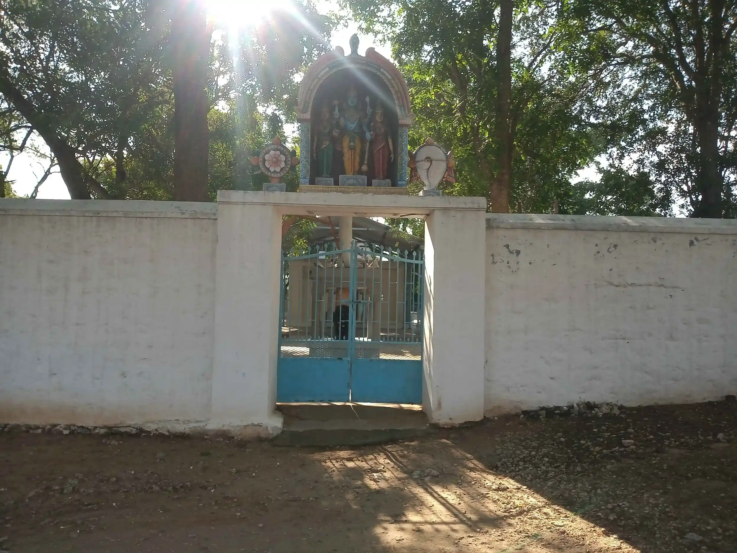 Arulmigu Karivaradharaja Perumal Temple, Anuppappatty - 641668 அருள்மிகு கரிவரதராஜப்பெருமாள் திருக்கோயில், Anuppappatty - 641668, Tiruppur - Ancient Temple Architecture and History Image 3