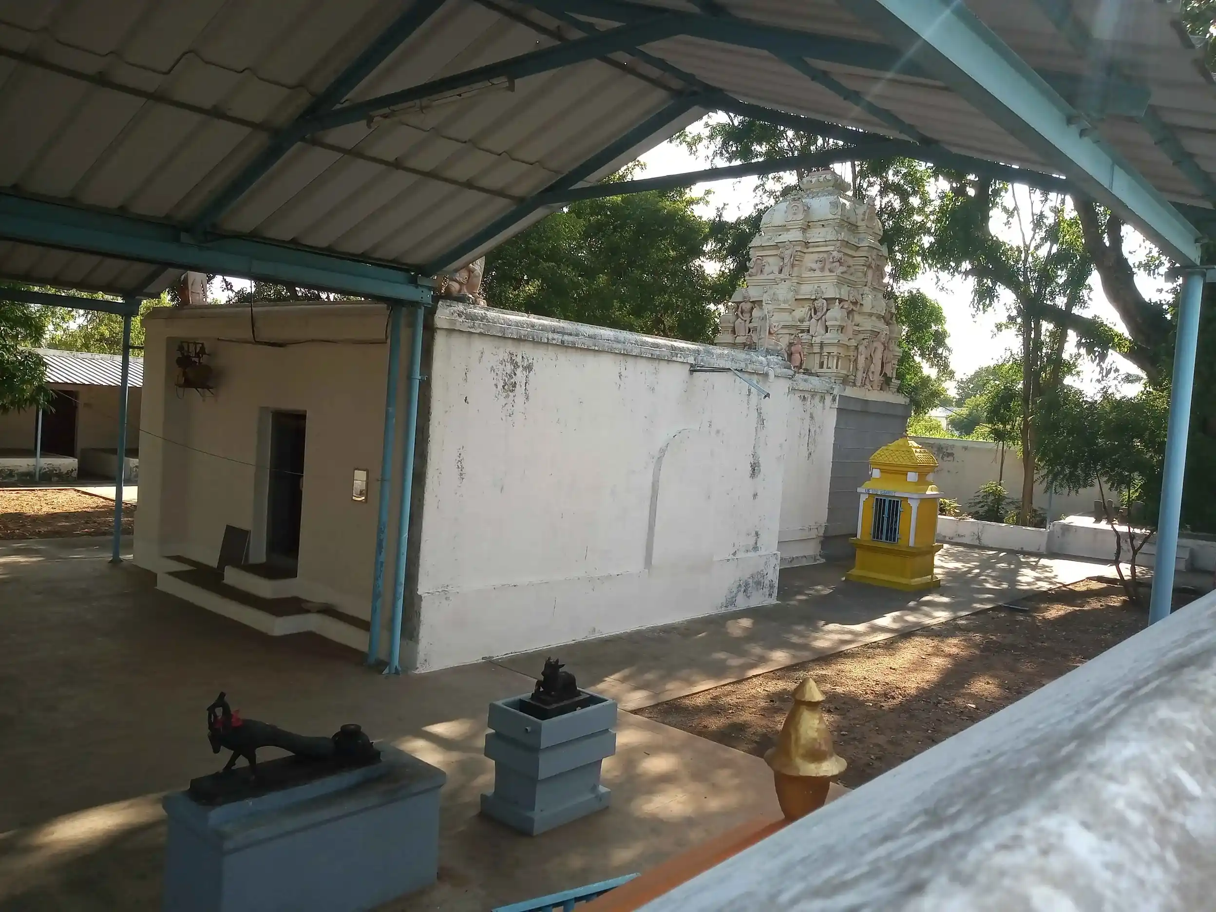 Arulmigu Karivaradharaja Perumal Temple, Anuppappatty - 641668 அருள்மிகு கரிவரதராஜப்பெருமாள் திருக்கோயில், Anuppappatty - 641668, Tiruppur - Ancient Temple Architecture and History Image 4