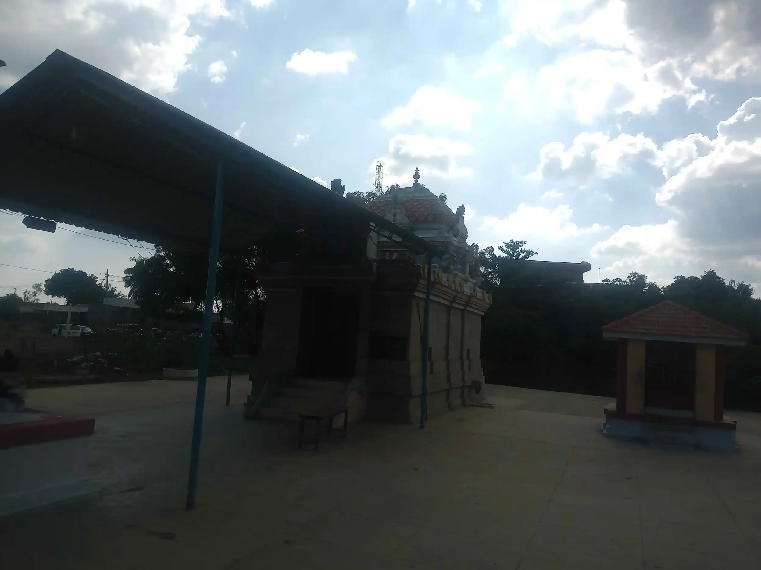 Arulmigu Karivaradharaja Perumal Temple, K.Krishnapuram - 641671 அருள்மிகு கரிவரதராஜப்பெருமாள் திருக்கோயில், K.Krishnapuram - 641671, Tiruppur - Ancient Temple Architecture and History Image 3