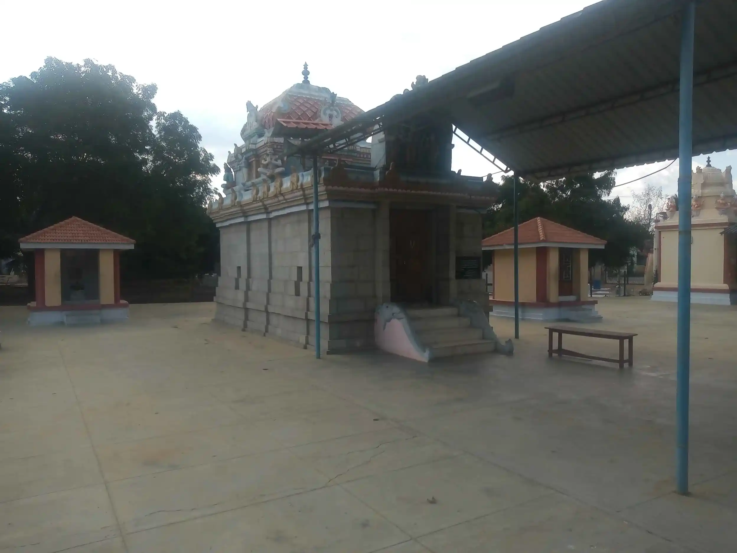 Arulmigu Karivaradharaja Perumal Temple, K.Krishnapuram - 641671 அருள்மிகு கரிவரதராஜப்பெருமாள் திருக்கோயில், K.Krishnapuram - 641671, Tiruppur - Ancient Temple Architecture and History Image 4