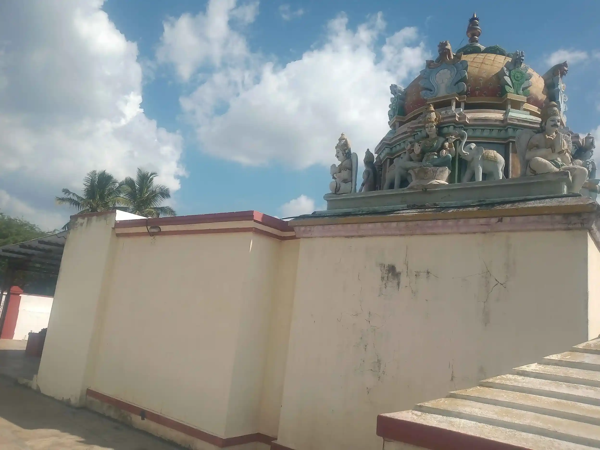 Arulmigu Karivaradharaja Perumal Temple, Mallegovundanpalayam - 641658 அருள்மிகு கரிவரதராஜப்பெருமாள் திருக்கோயில், Mallegovundanpalayam - 641658, Tiruppur - Ancient Temple Architecture and History Image 3