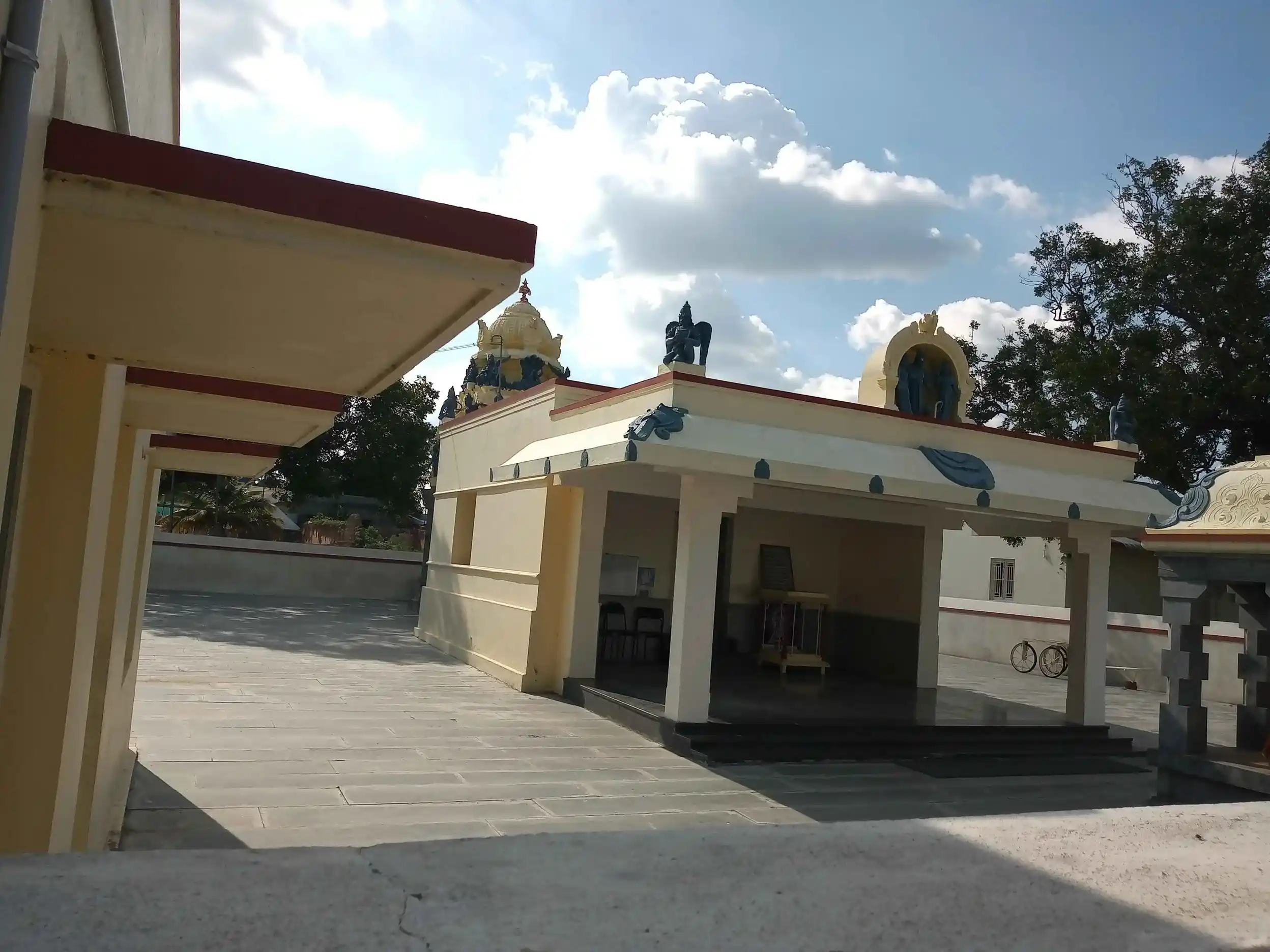 Arulmigu Karivaradharaja Perumal Temple, Puliyampatti - 641658 அருள்மிகு கரிவரதராஜப்பெருமாள் திருக்கோயில், Puliyampatti - 641658, Tiruppur - Ancient Temple Architecture and History Image 2