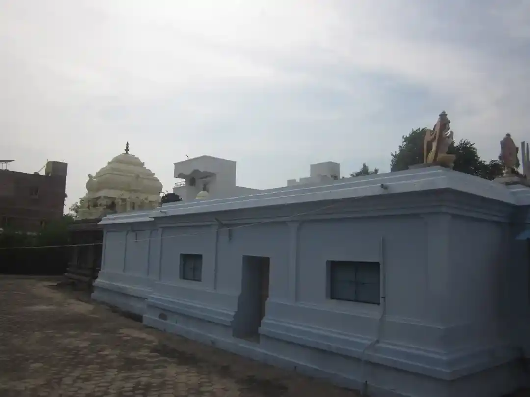 Arulmigu Karivaradharaja Perumal Temple, Siruvangoor - 606213 Arulmigu Karivaradharaja Perumal Temple, Siruvangoor - 606213, Kallakurichi - Ancient Temple Architecture and History Image 4