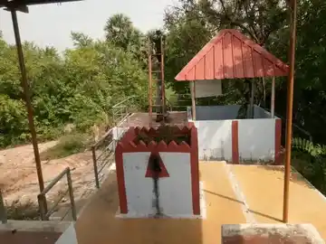 Arulmigu Karivaradharaja Perumal Thirukoil, Senkalarai - 638452 அருள்மிகு கரிவரதராசப்பெருமாள் திருக்கோயில், Senkalarai - 638452, Erode - Ancient Temple Architecture and History Image 2