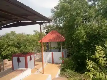 Arulmigu Karivaradharaja Perumal Thirukoil, Senkalarai - 638452 அருள்மிகு கரிவரதராசப்பெருமாள் திருக்கோயில், Senkalarai - 638452, Erode - Ancient Temple Architecture and History Image 5